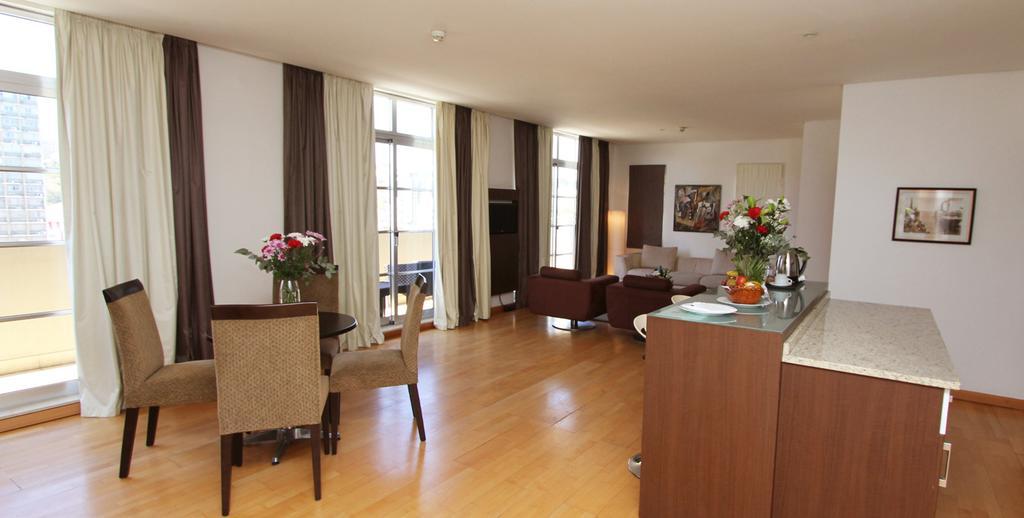 Executive Suite,1223593357:JPEG